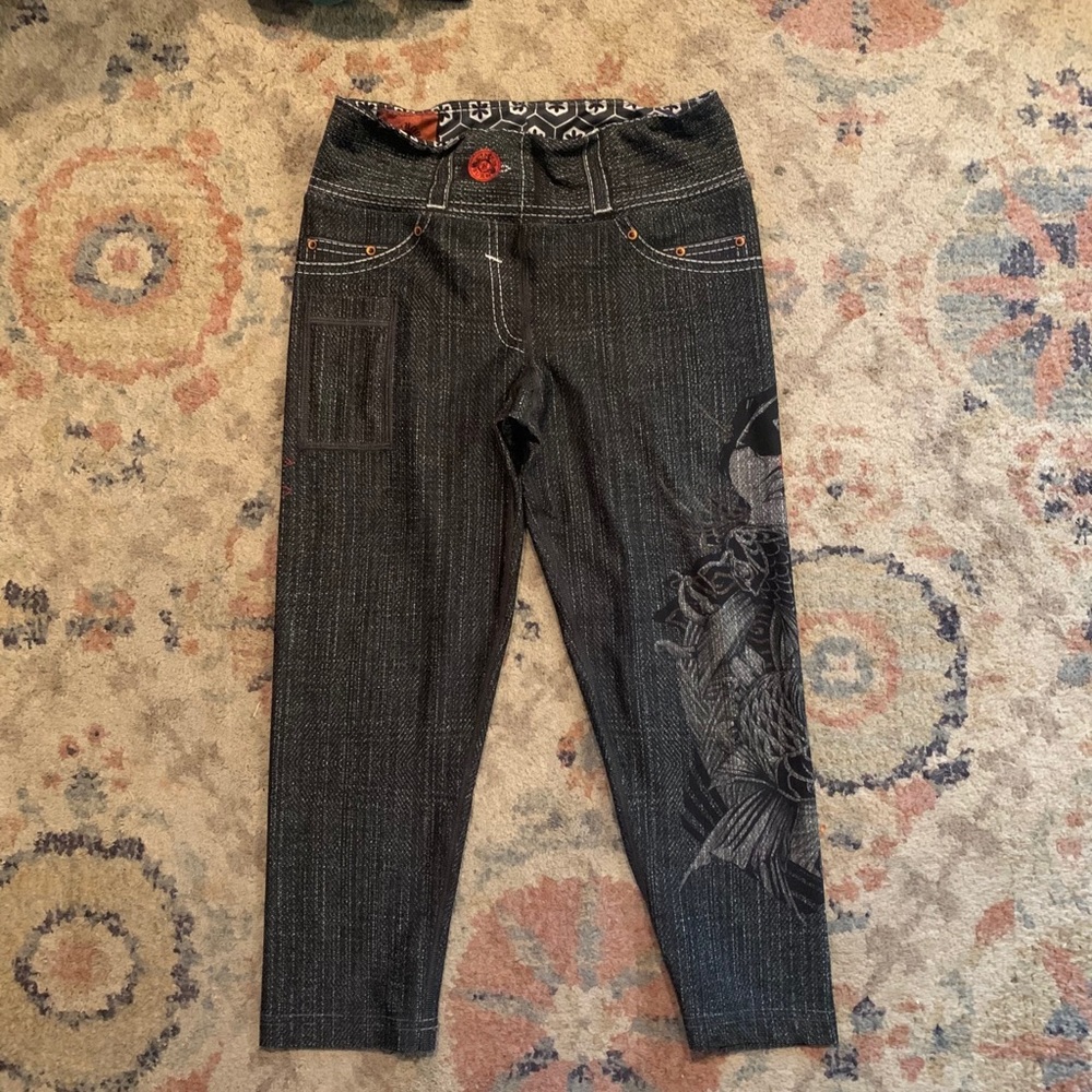 INKnBURN Capri Leggings Size 6